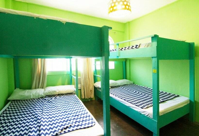 سرير فى غرفة مشتركه, Go Surfari House   Hostel