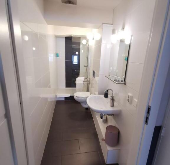 اتاق استاندارد, Milk And Cookies