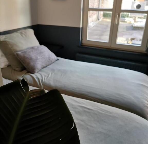 اتاق استاندارد, Milk And Cookies