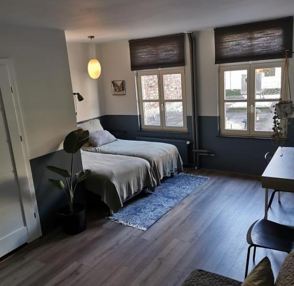 اتاق استاندارد, Milk And Cookies