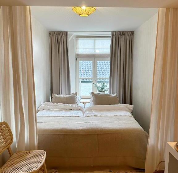 اتاق اکونومی, Milk And Cookies