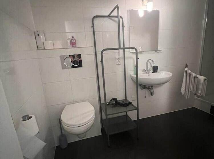 اتاق استاندارد, Milk And Cookies