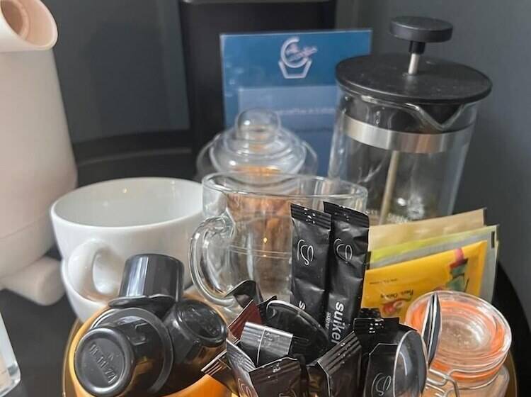 اتاق استاندارد, Milk And Cookies