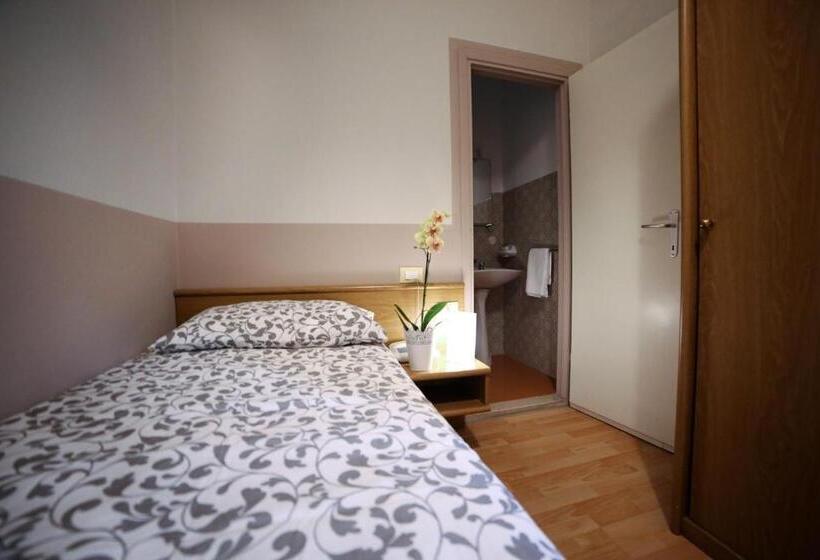 חדר סטנדרט יחיד, Albergo Livorno