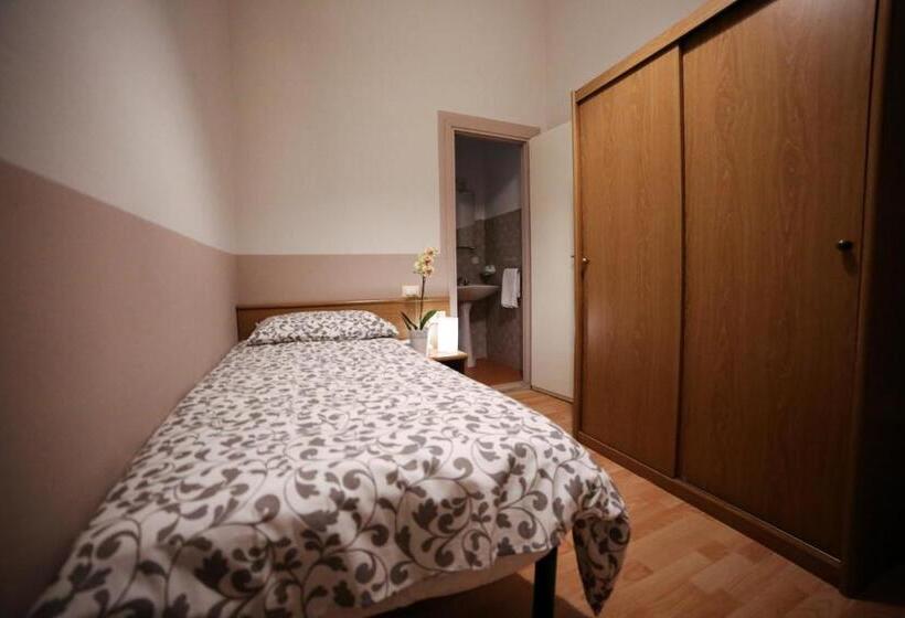 חדר סטנדרט יחיד, Albergo Livorno