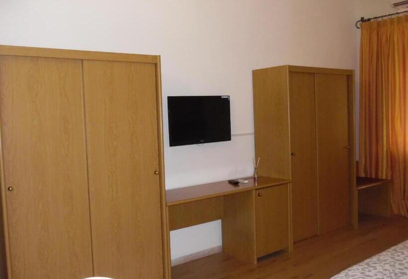 חדר סטנדרט לשלושה, Albergo Livorno