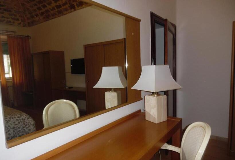 Номер Стандарт Трехместный, Albergo Livorno