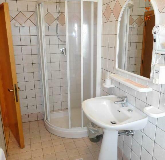 غرفة قياسية مطلّة علي البحيرة, Albergo Ristorante Da Settimio