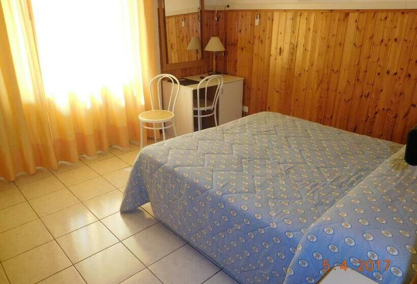 غرفة قياسية مطلّة علي البحيرة, Albergo Ristorante Da Settimio