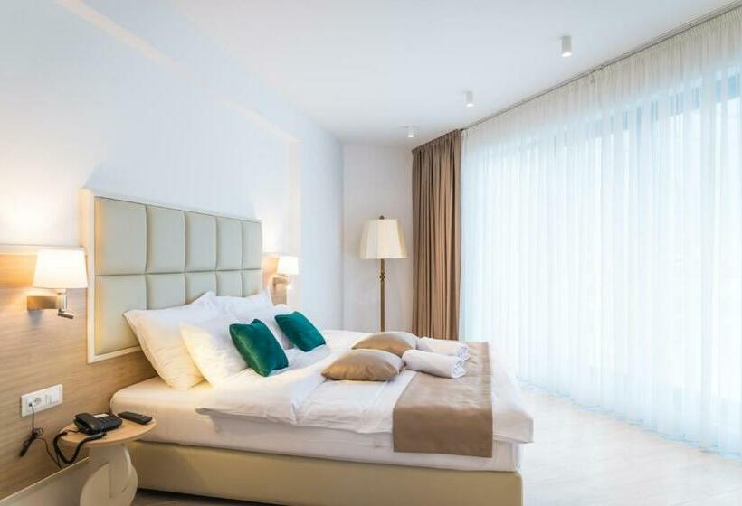 اتاق لوکس با بالکن و چشمانداز دریا, Kadmo By Aycon