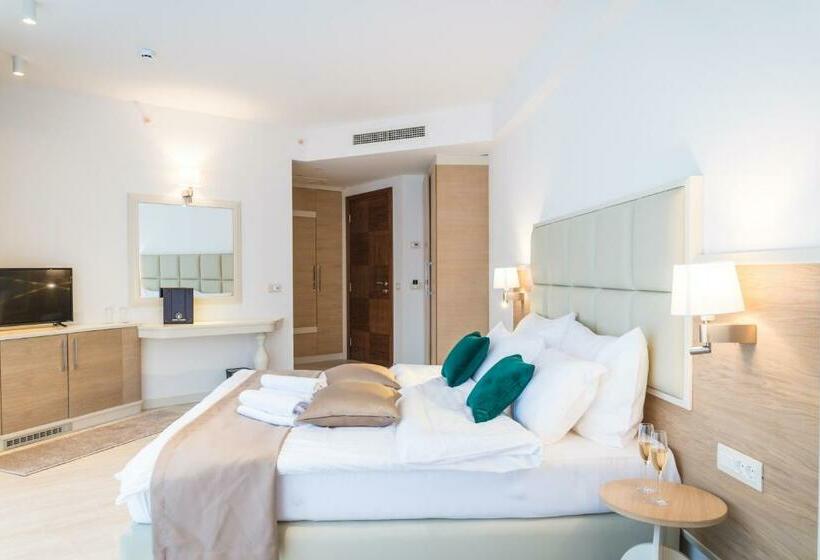 اتاق لوکس با بالکن و چشمانداز دریا, Kadmo By Aycon