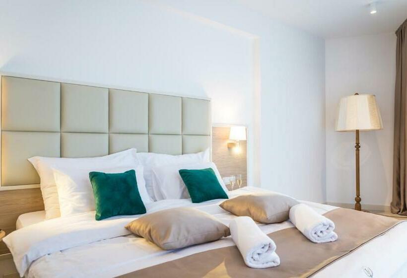 اتاق لوکس با بالکن و چشمانداز دریا, Kadmo By Aycon