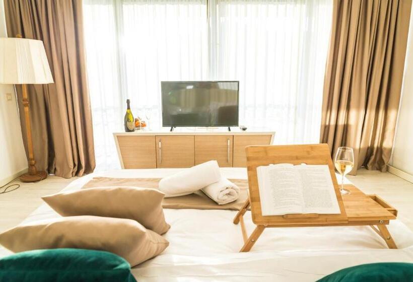 اتاق لوکس با بالکن و چشمانداز دریا, Kadmo By Aycon