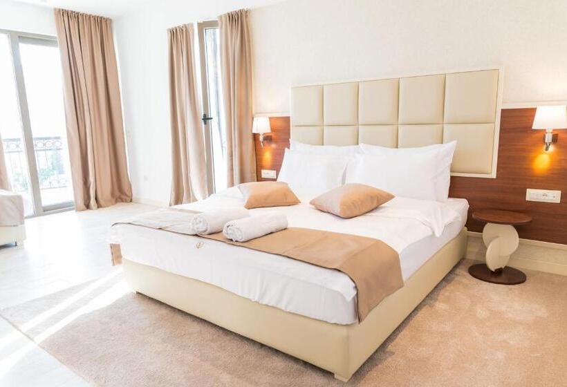 اتاق استاندارد سه تخته با بالکن, Kadmo By Aycon