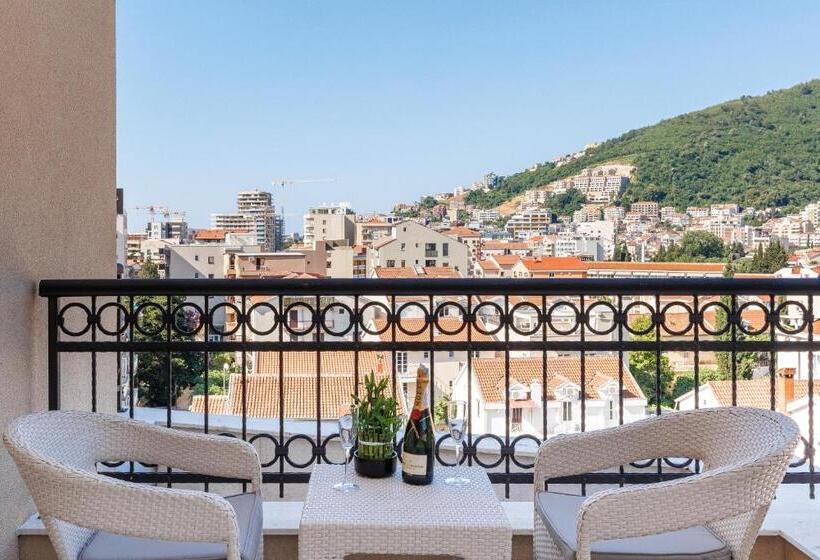 اتاق استاندارد سه تخته با بالکن, Kadmo By Aycon