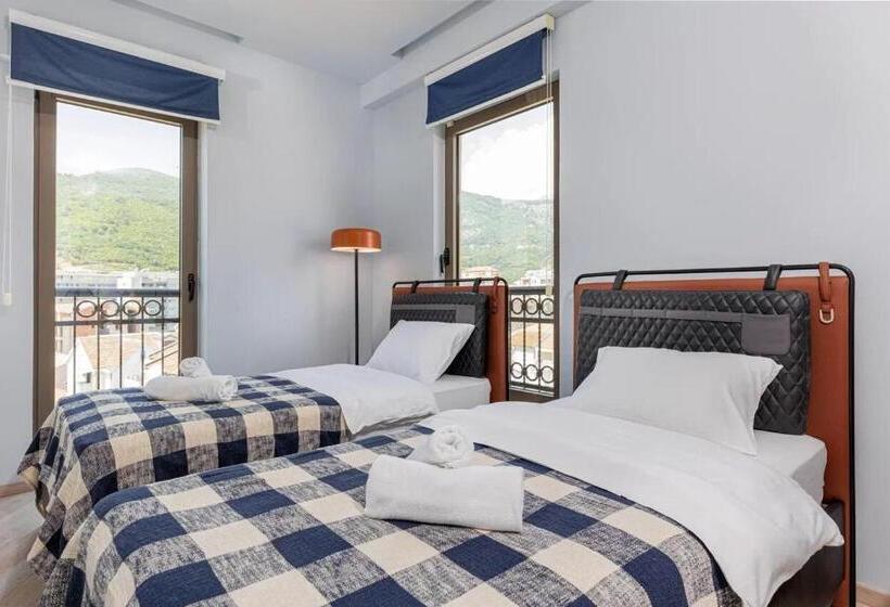 3 Bedroom Suite, Kadmo By Aycon