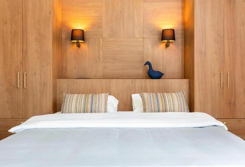 3 Bedroom Suite, Kadmo By Aycon