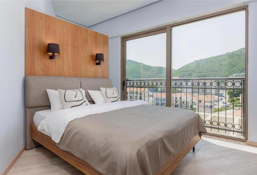 3 Bedroom Suite, Kadmo By Aycon