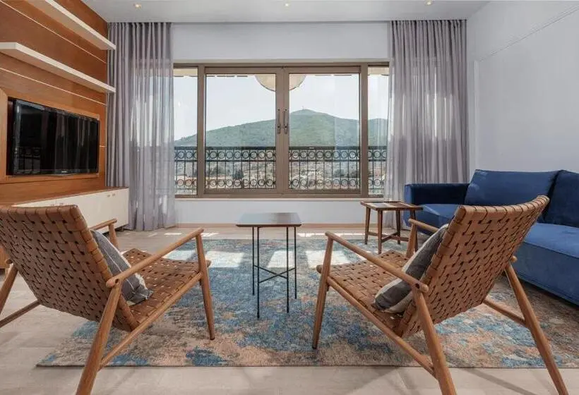 3 Bedroom Suite, Kadmo By Aycon
