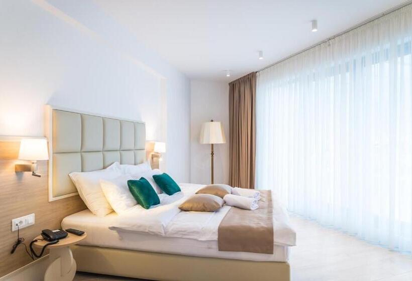 اتاق لوکس با بالکن, Kadmo By Aycon