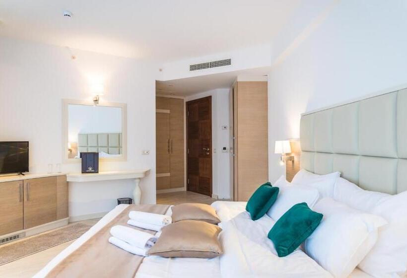 اتاق لوکس با بالکن, Kadmo By Aycon