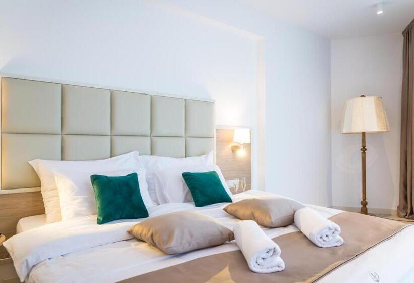 اتاق لوکس با بالکن, Kadmo By Aycon