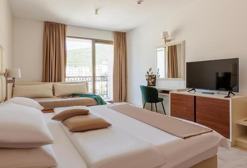 اتاق استاندارد سه تخته با بالکن, Kadmo By Aycon