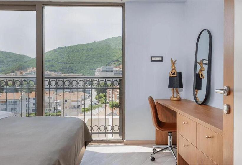 3 Bedroom Suite, Kadmo By Aycon