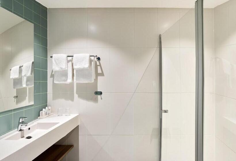 جناح جونيور, Park Inn By Radisson Hasselt