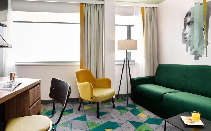 جناح جونيور, Park Inn By Radisson Hasselt