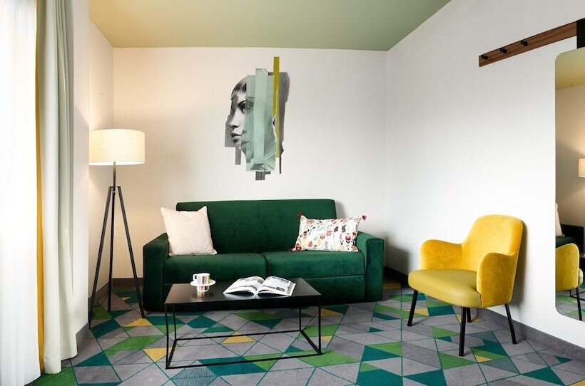 جناح جونيور, Park Inn By Radisson Hasselt