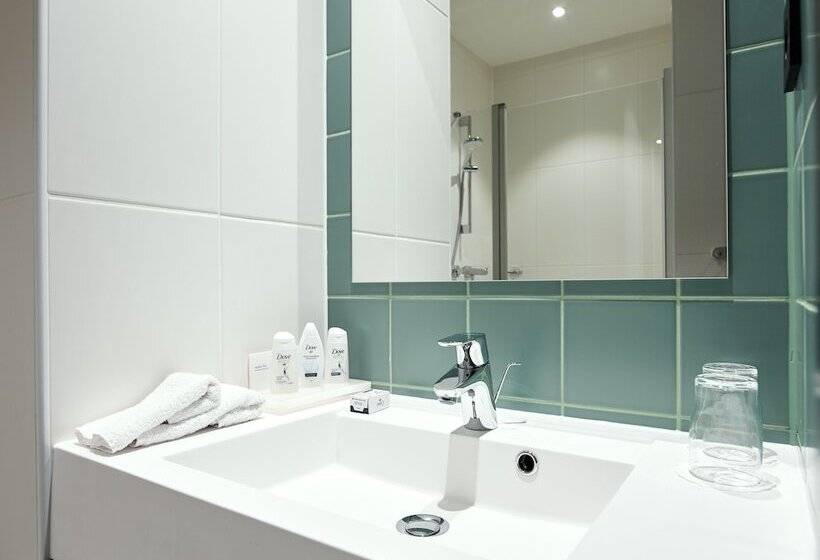 جناح جونيور, Park Inn By Radisson Hasselt