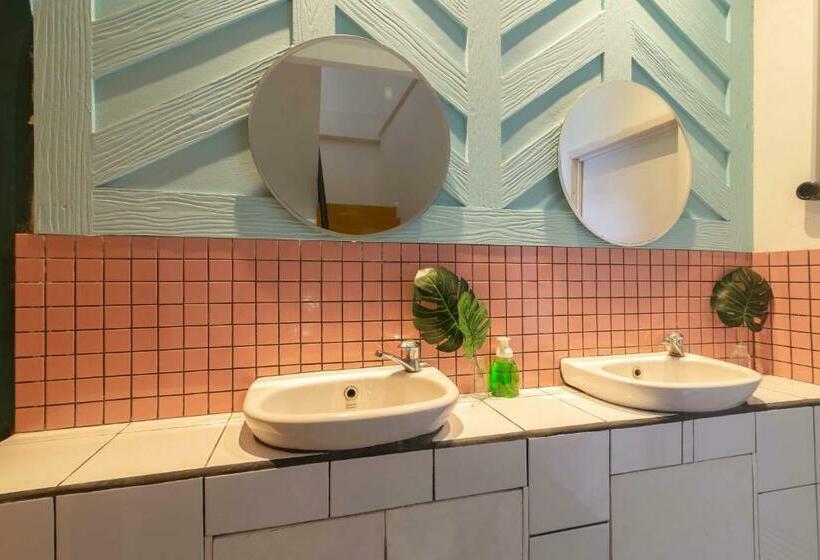 חדר סטנדרט חדר אמבטיה משותף, Wonderloft Hostel Kota Tua