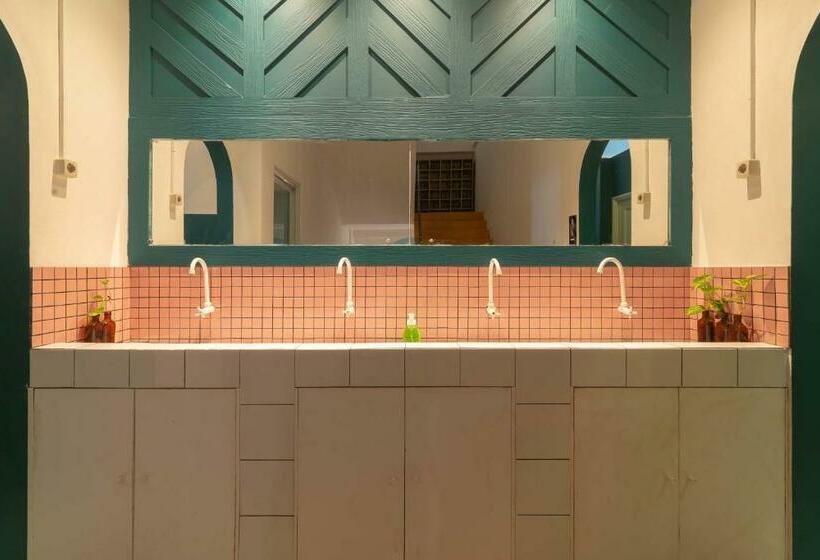 Quarto Estandar Banheiro Compartilhado, Wonderloft Hostel Kota Tua