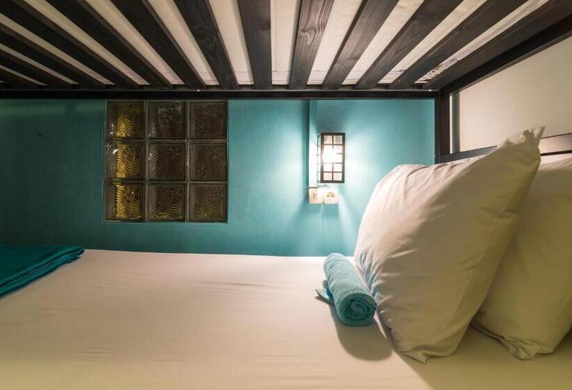 חדר אקונומי, Wonderloft Hostel Kota Tua