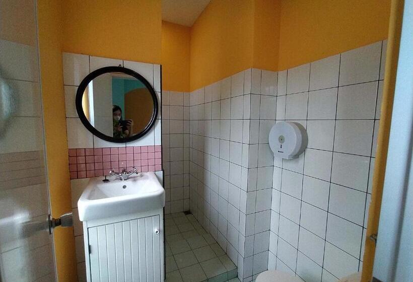 Quarto Estandar, Wonderloft Hostel Kota Tua