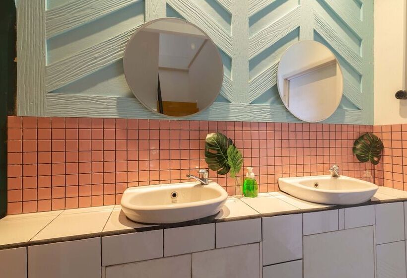 מיטה בחדר משותף, Wonderloft Hostel Kota Tua