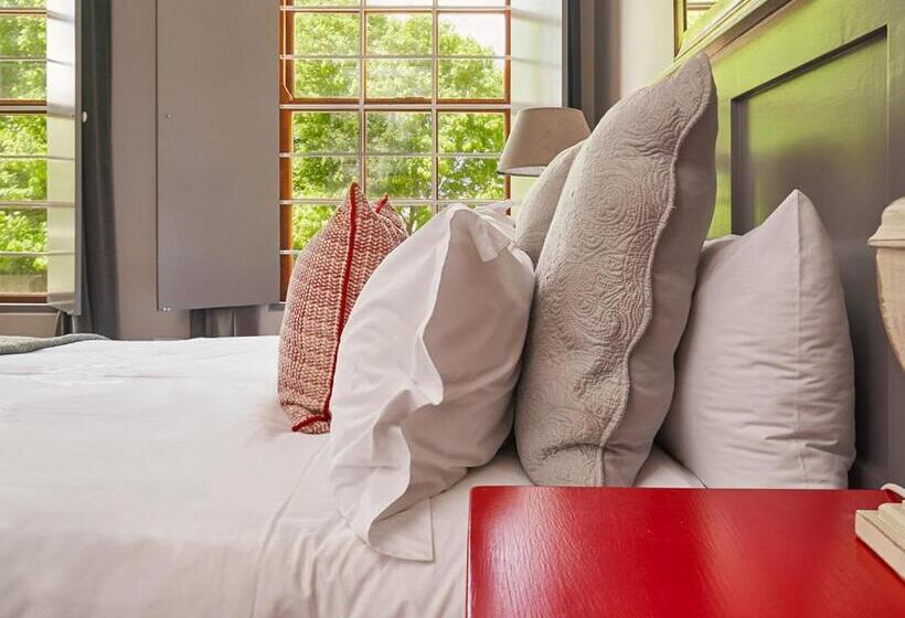 غرفة قياسية, Highland Quarters