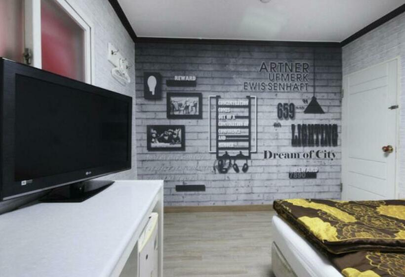 חדר סטנדרט, Dream Of City Motel