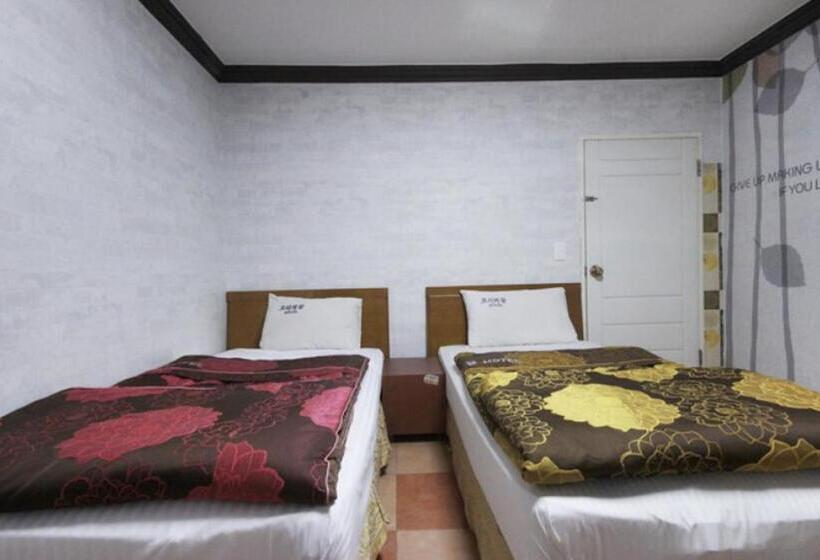 חדר סטנדרט, Dream Of City Motel