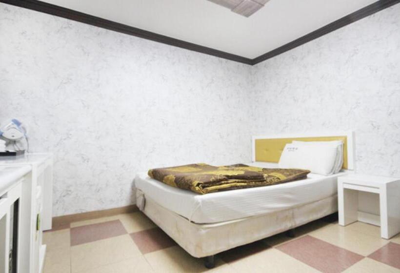 חדר סטנדרט, Dream Of City Motel