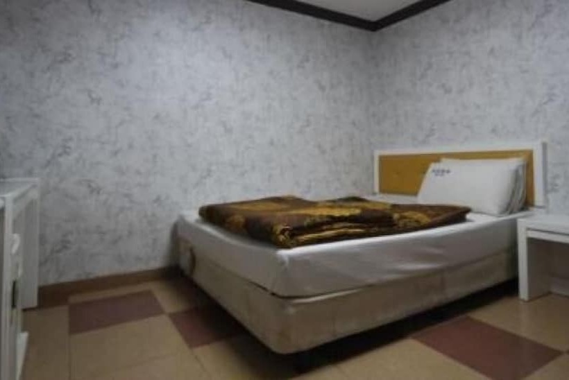 חדר דלוקס, Dream Of City Motel