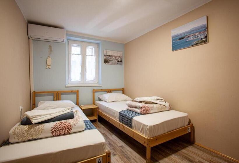 Pokój Standard Wspólna Łazienka, Hostel Adriatic Piran