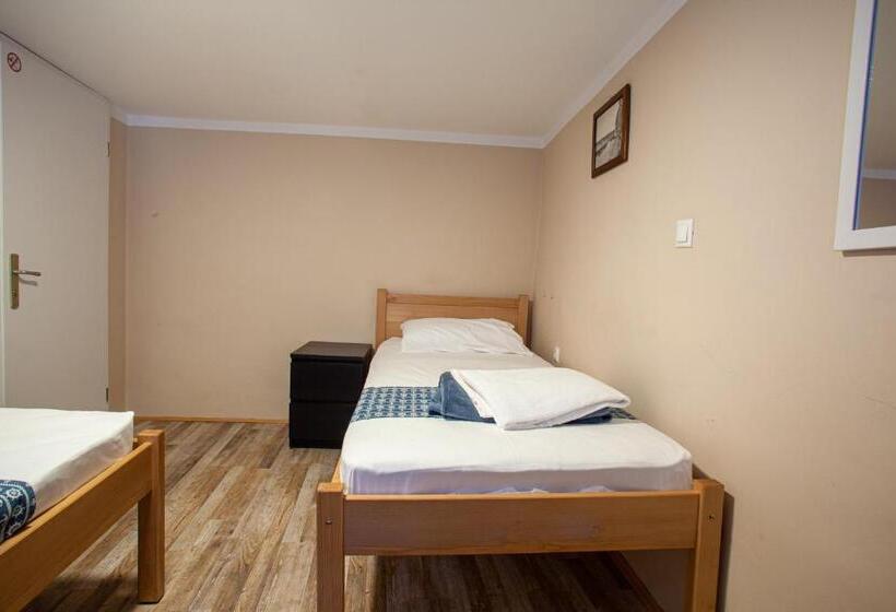 Pokój Standard Wspólna Łazienka, Hostel Adriatic Piran