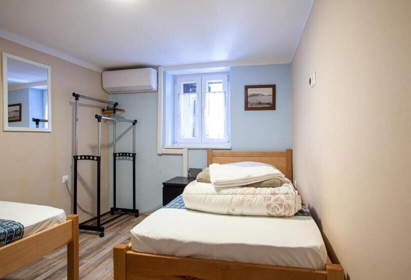 Pokój Standard Wspólna Łazienka, Hostel Adriatic Piran