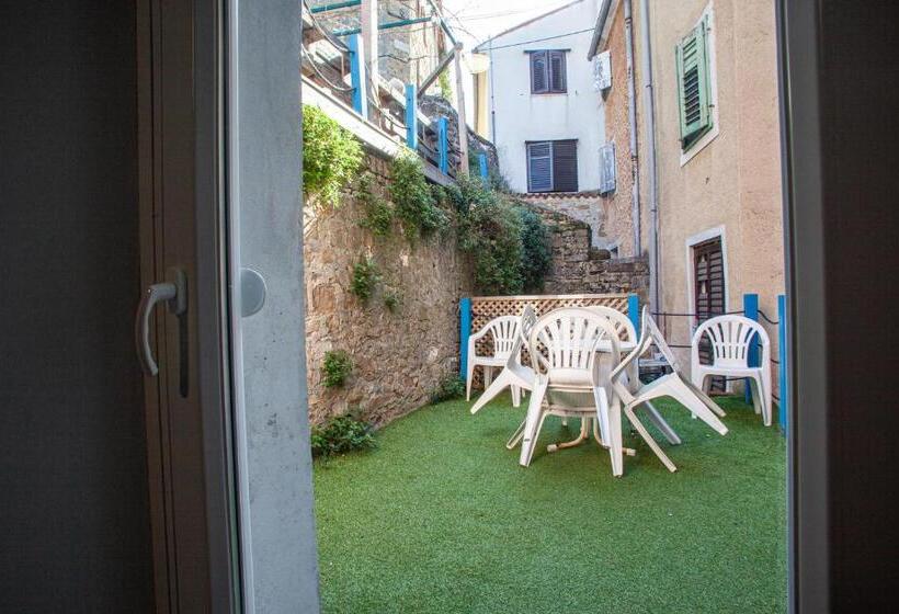 Pokój Czteroosobowy Standard, Hostel Adriatic Piran