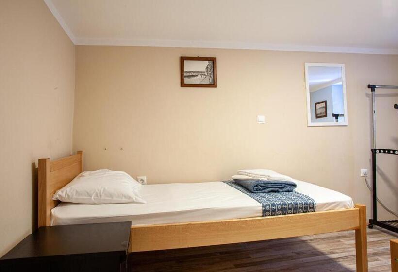 Pokój Standard Wspólna Łazienka, Hostel Adriatic Piran