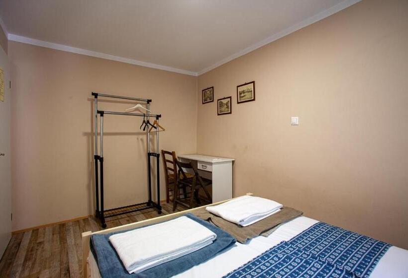 اتاق استاندارد با سرویس بهداشتی مشترک, Hostel Adriatic Piran