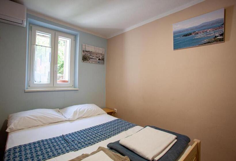 Pokój Standard Wspólna Łazienka, Hostel Adriatic Piran