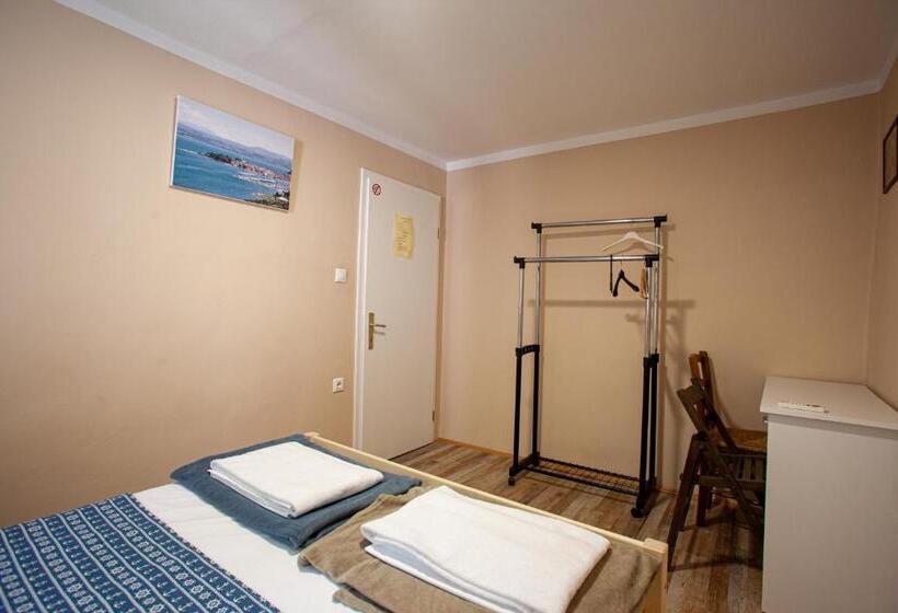 Pokój Standard Wspólna Łazienka, Hostel Adriatic Piran